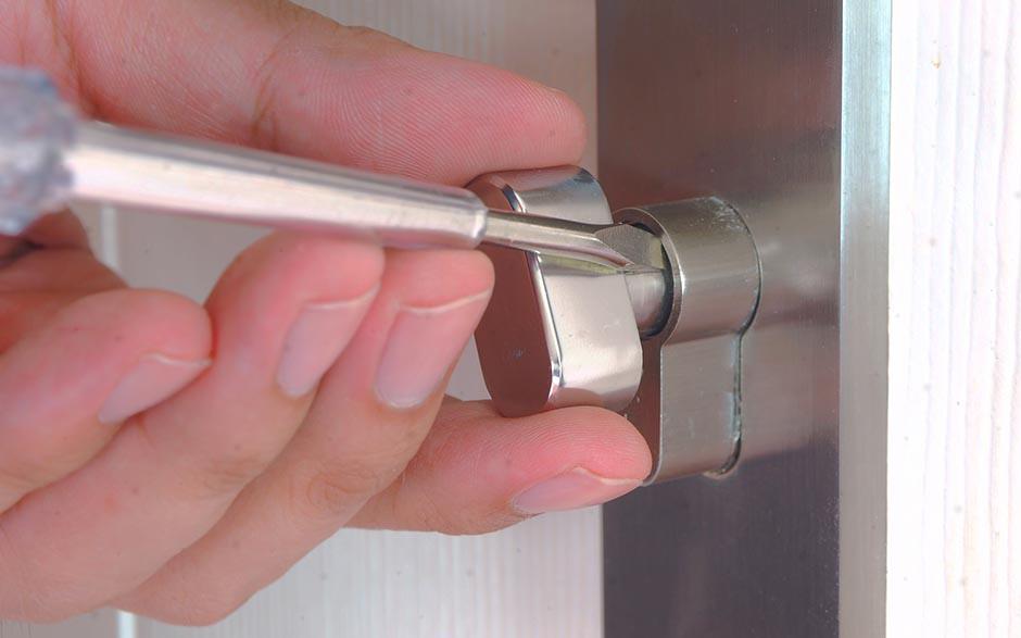 comment changer un cylindre de porte Vernouillet